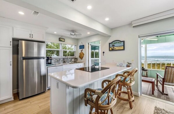 Coffee/tea maker, fridge, microwave, oven - DIRECTLY ON PRIVATE BEACH! AMAZING PANORAMIC GULF VIEWS! MODERN, COZY CONDO (Englewood)