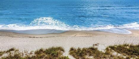 In Strandnähe, Liegestühle, Strandtücher