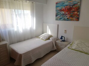3 bedrooms, iron/ironing board, bed sheets