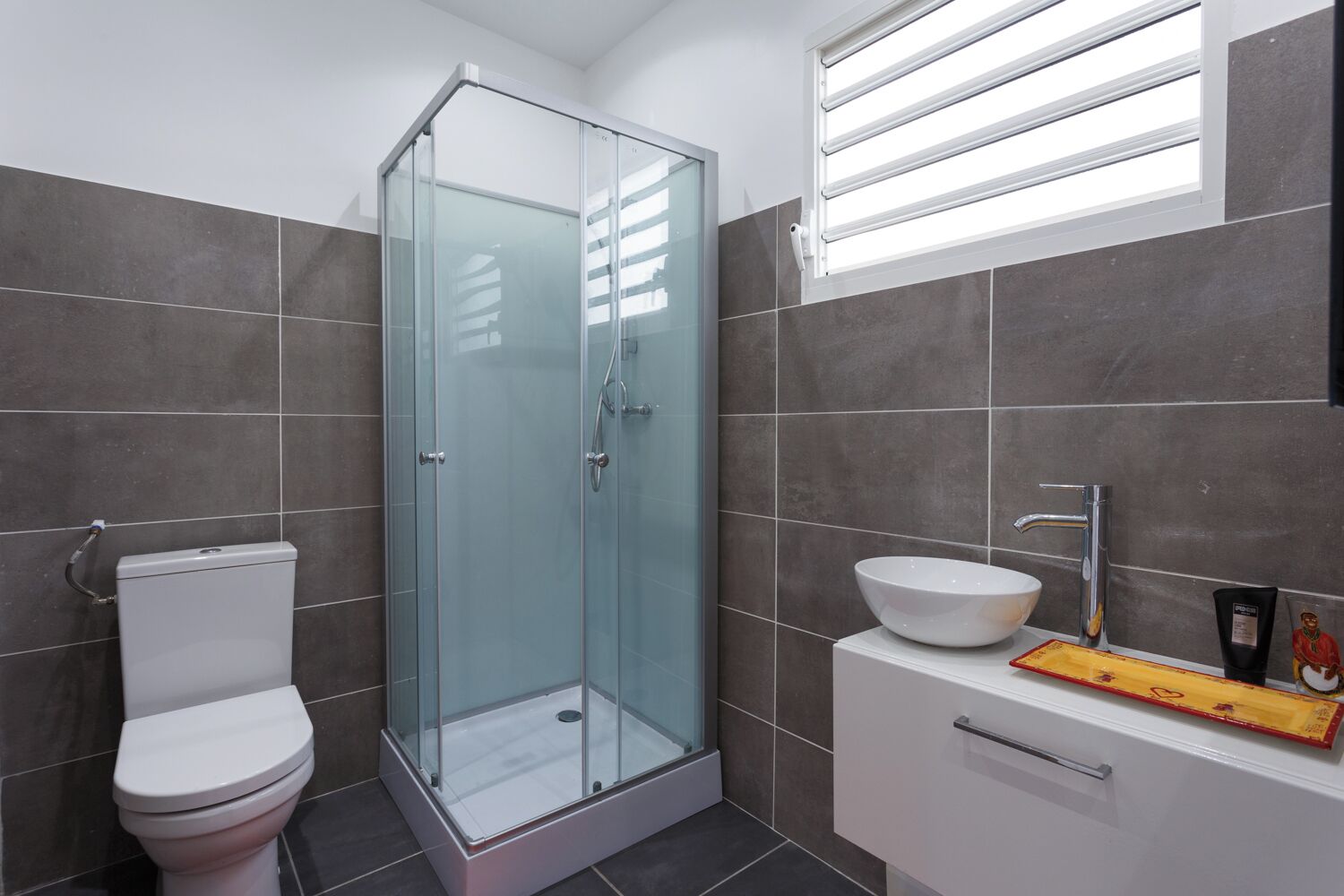 Shower, rainfall showerhead, towels