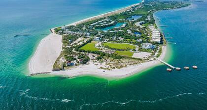 Everglades Breath 3bedroom 2 bath, BBQ, Kayaks, 30 jets hot tub, 6 people sleep