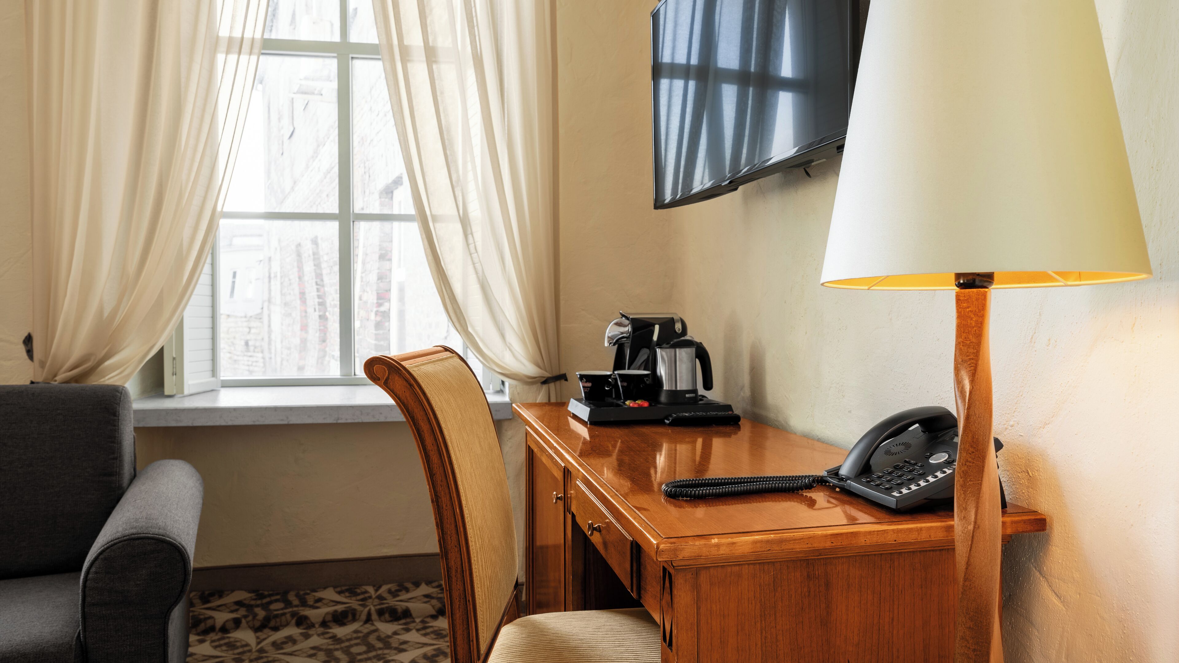 superior double or twin room | 1 bedroom, minibar, in-room safe, desk