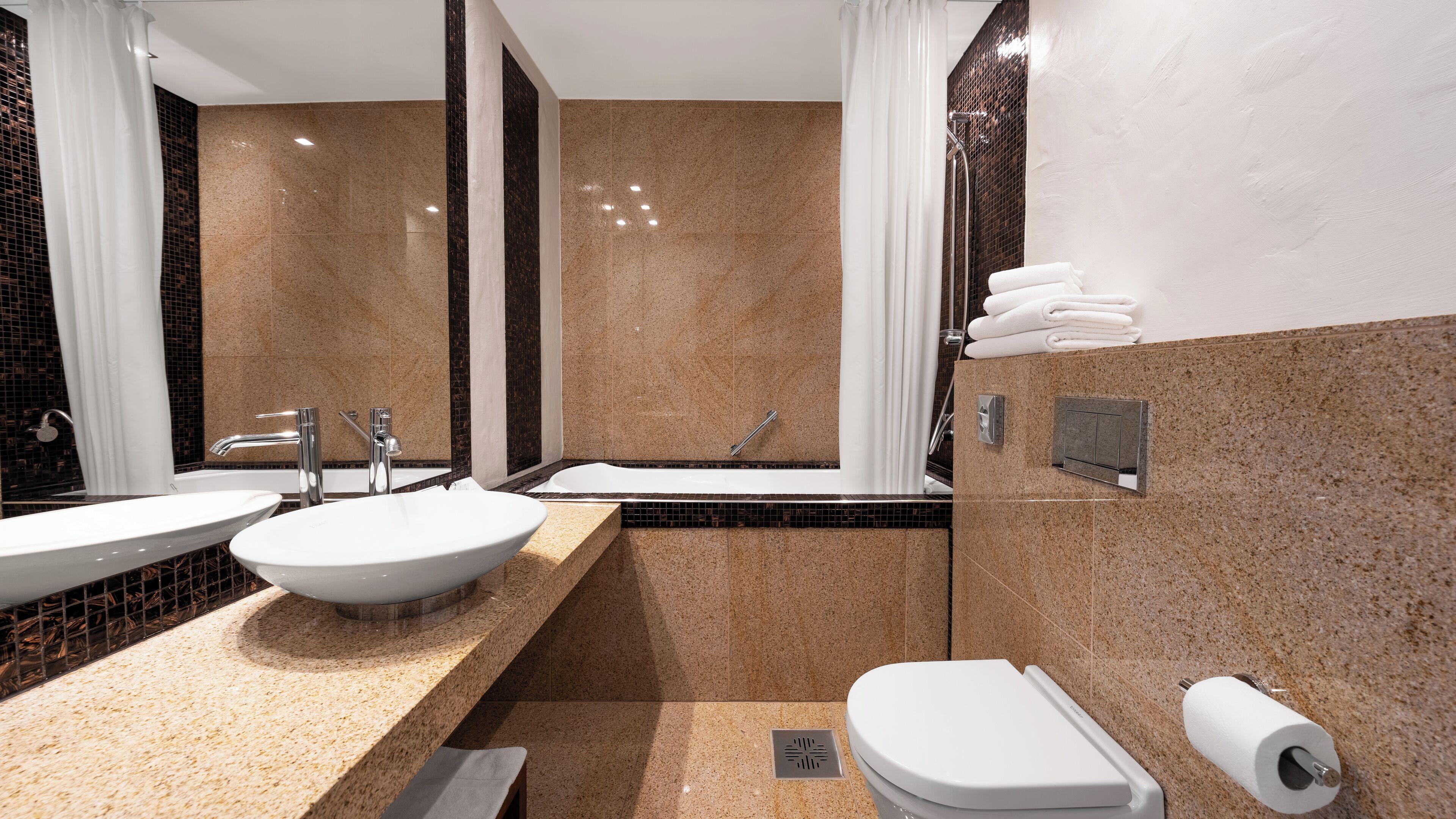 superior double or twin room | 1 bedroom, minibar, in-room safe, desk