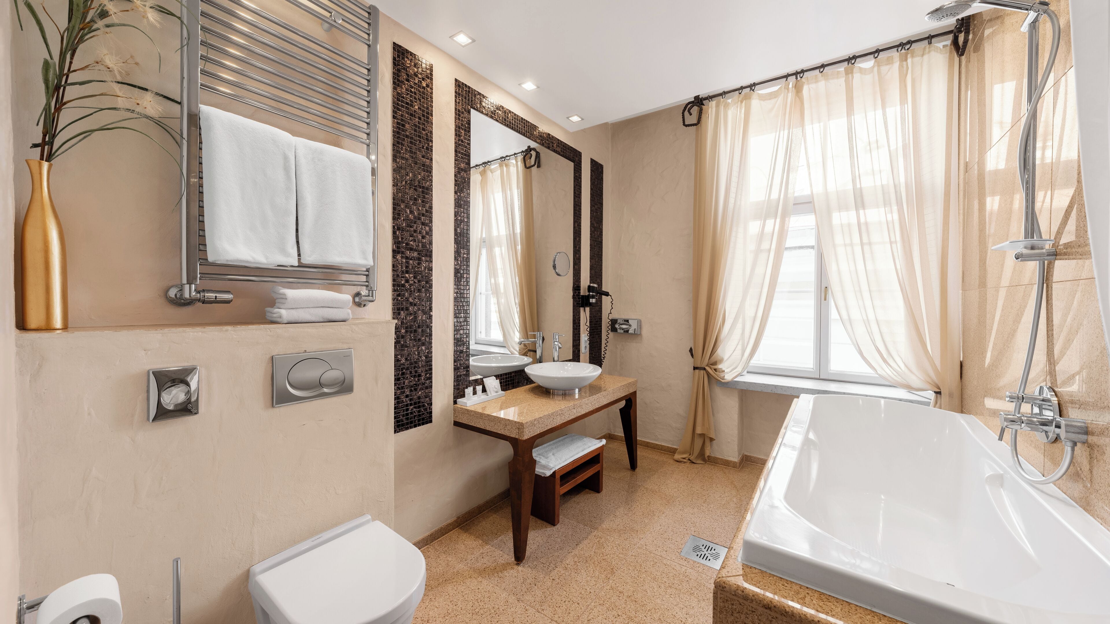 suite | 1 bedroom, minibar, in-room safe, desk