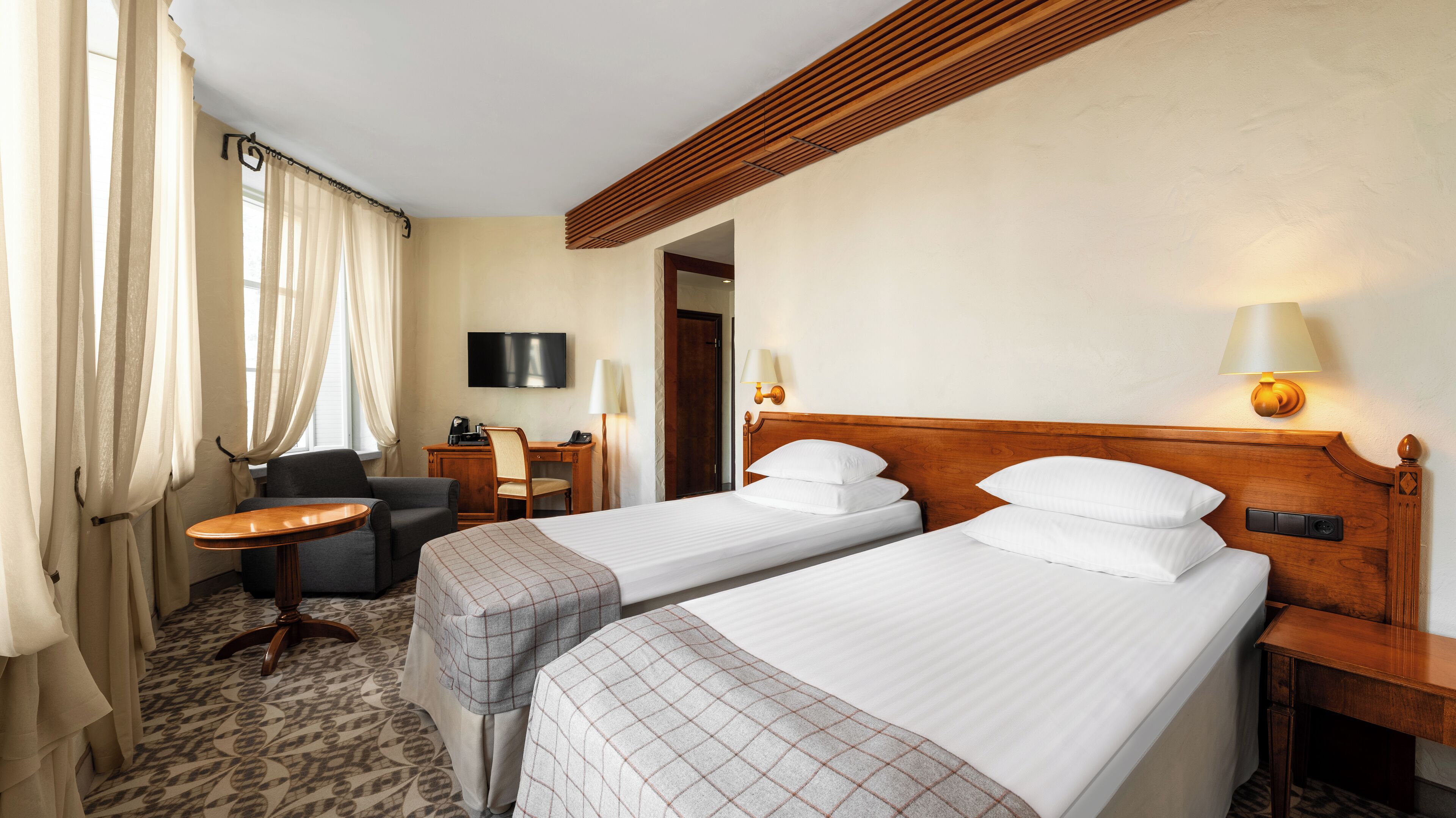 superior double or twin room | 1 bedroom, minibar, in-room safe, desk