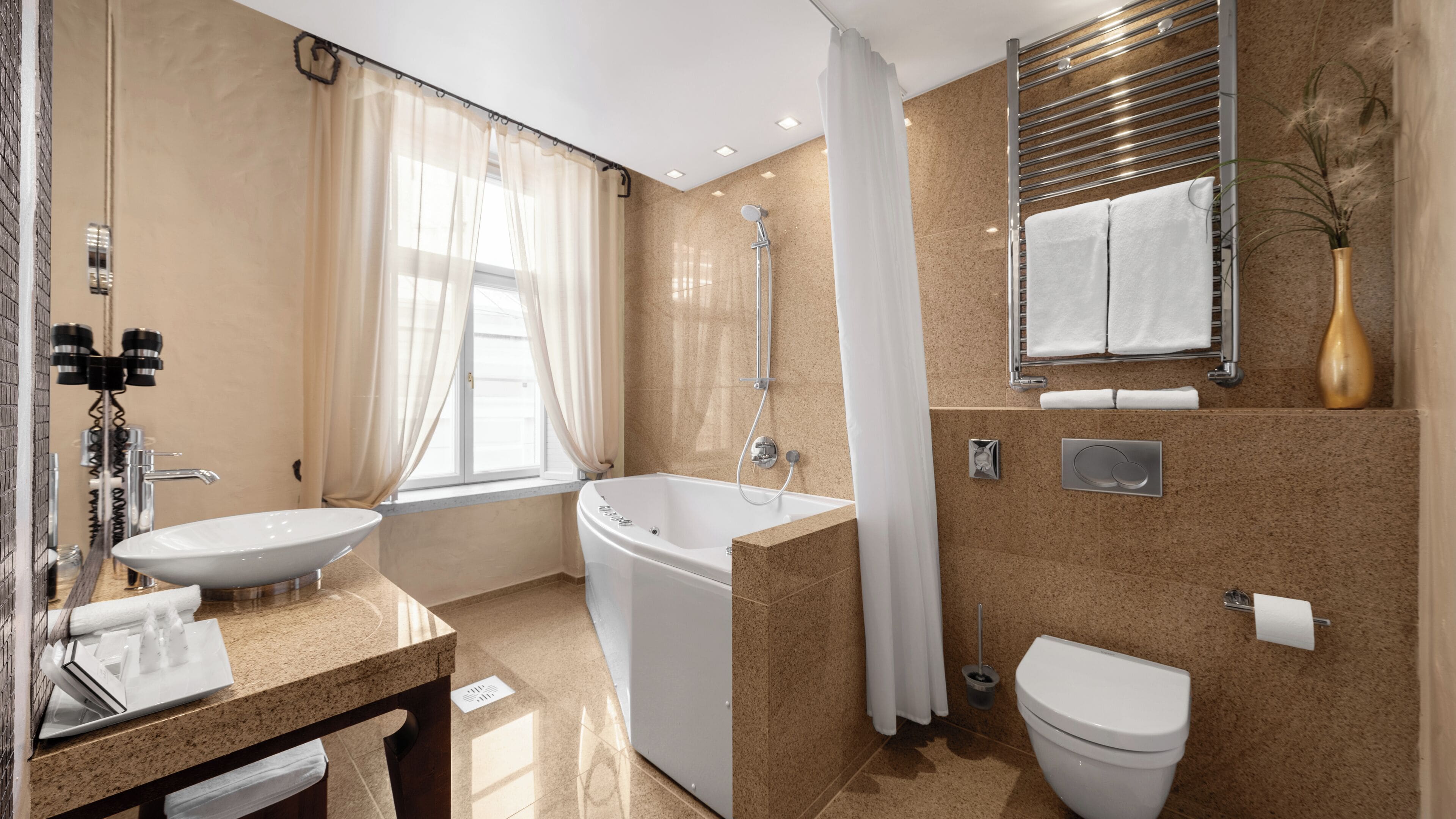 suite | 1 bedroom, minibar, in-room safe, desk