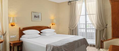 Superior Double or Twin Room | 1 bedroom, minibar, in-room safe, desk