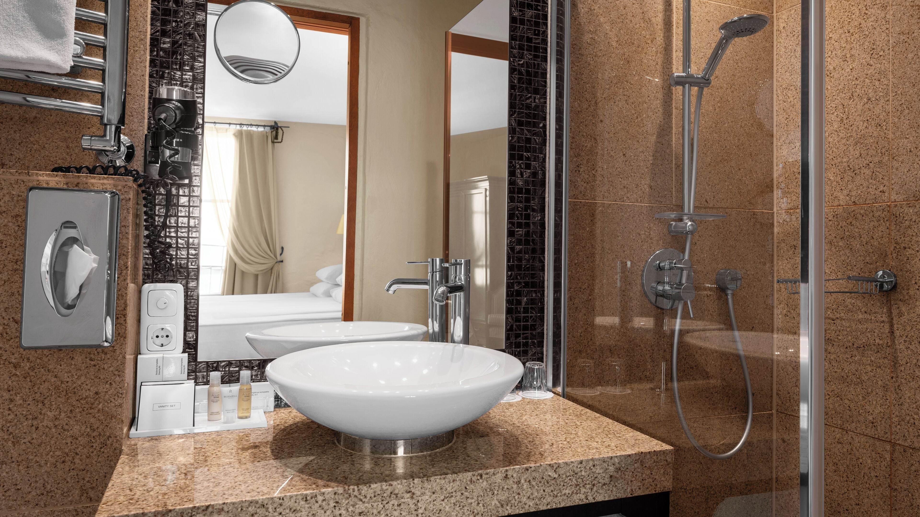 classic single room | bathroom | hydromassage showerhead, hair dryer, towels, soap