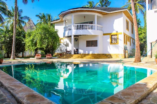 Tichi Villa- Private Villa in Diani Beach- 3 Minutes to the beach