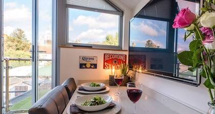 Papillon, a modern Southwold flat with balcony