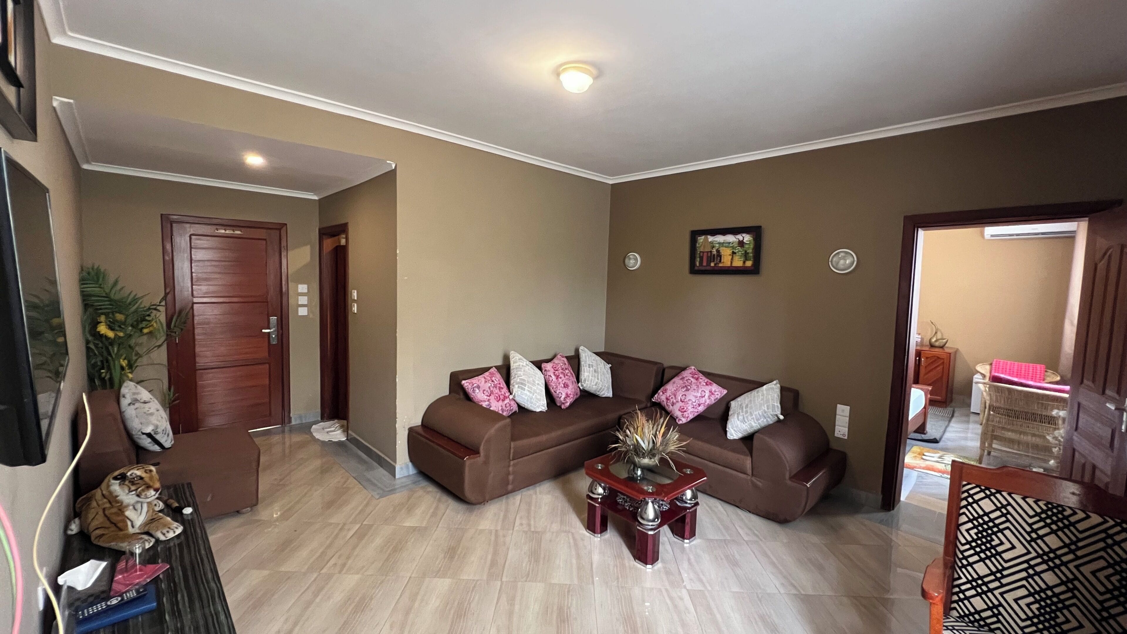 Family Room | Egyptian cotton sheets, premium bedding, pillowtop beds, desk