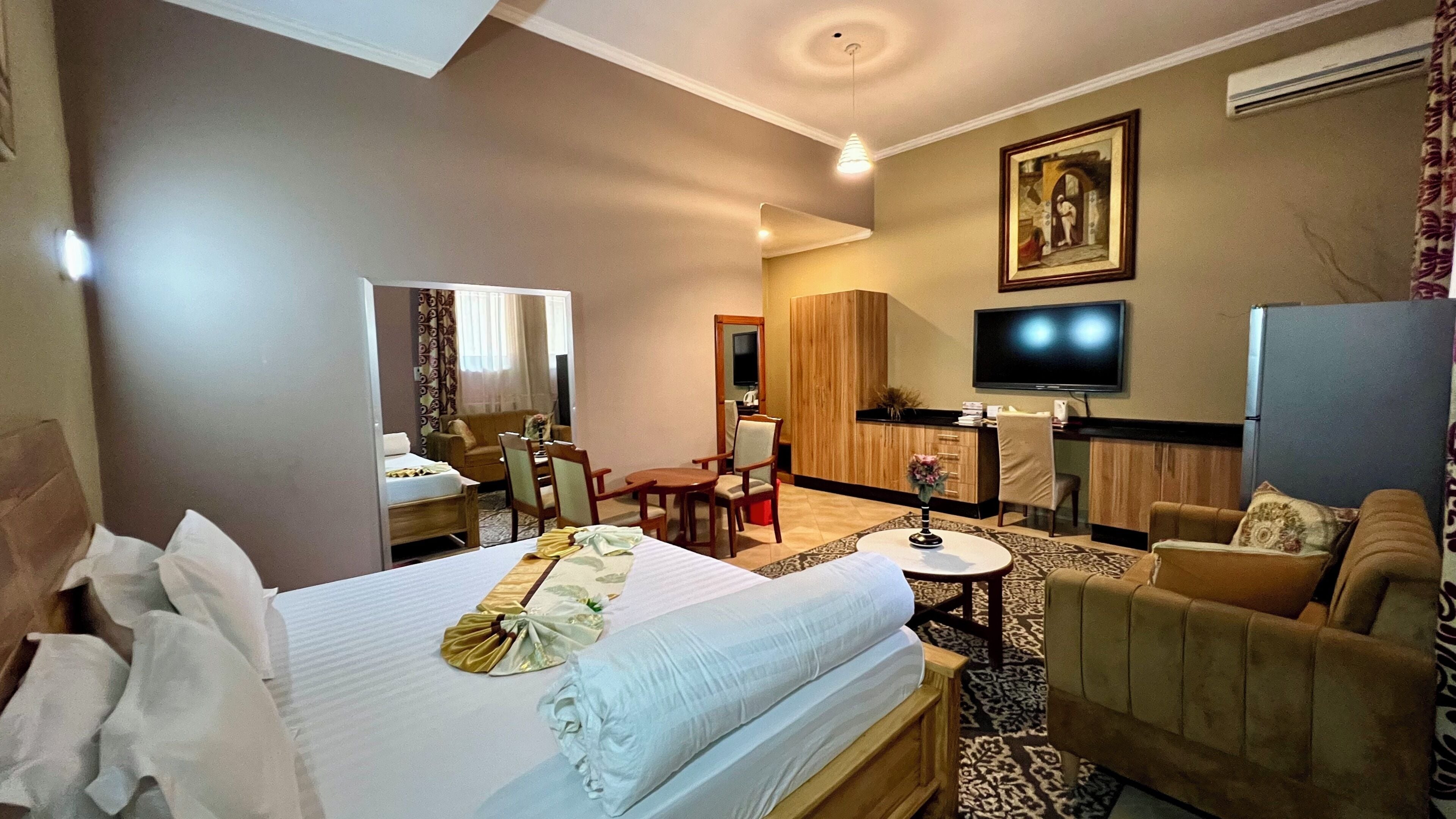 Executive Room | Egyptian cotton sheets, premium bedding, pillowtop beds, desk