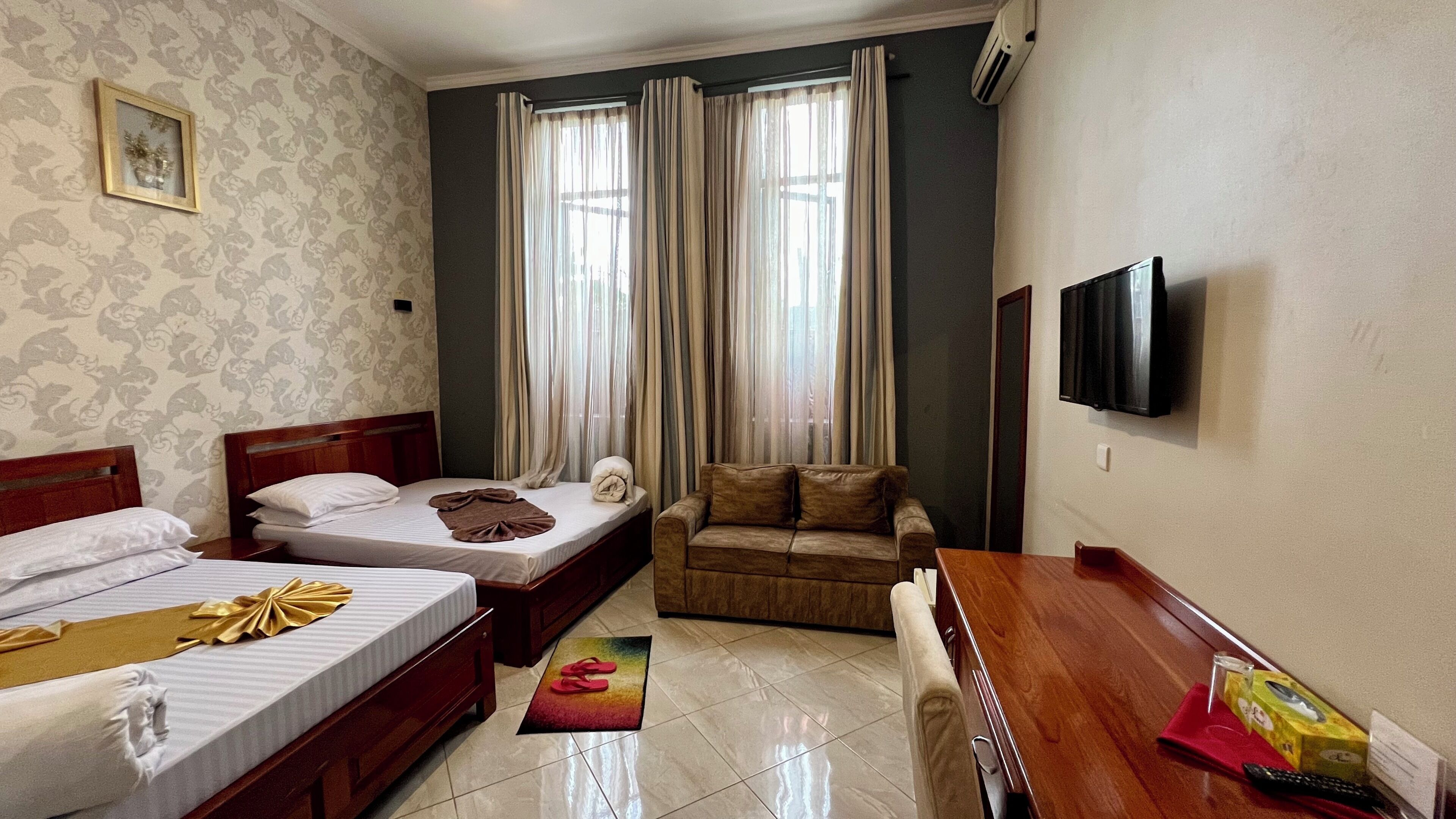 Deluxe Twin Room | Egyptian cotton sheets, premium bedding, pillowtop beds, desk