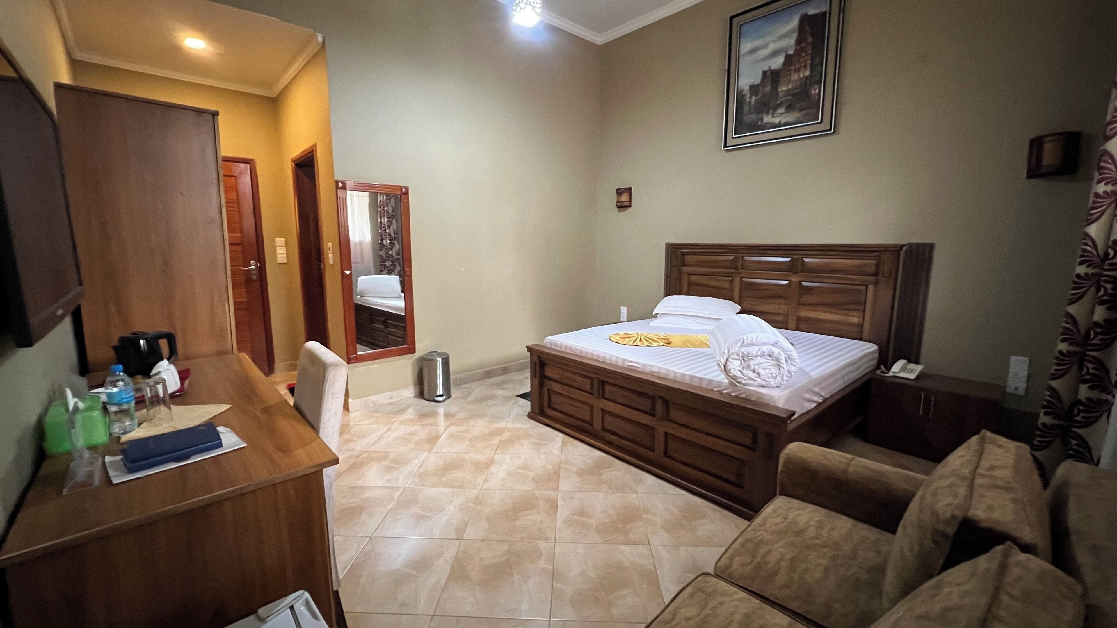 Egyptian cotton sheets, premium bedding, pillowtop beds, desk