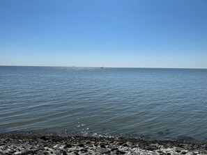 Beach nearby, sun loungers - FeWo Ritthoff Perlebucht - beach chair by the sea and admission to the swimming pool (Büsum)