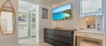 Cozy Coastal Retreat! Fenced Turf Yard • Bikes • Hammock • BBQ • 65” TV