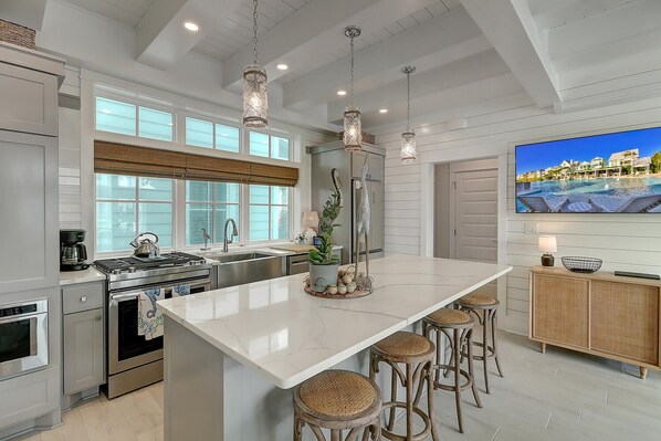 Fridge, microwave, stovetop, dishwasher