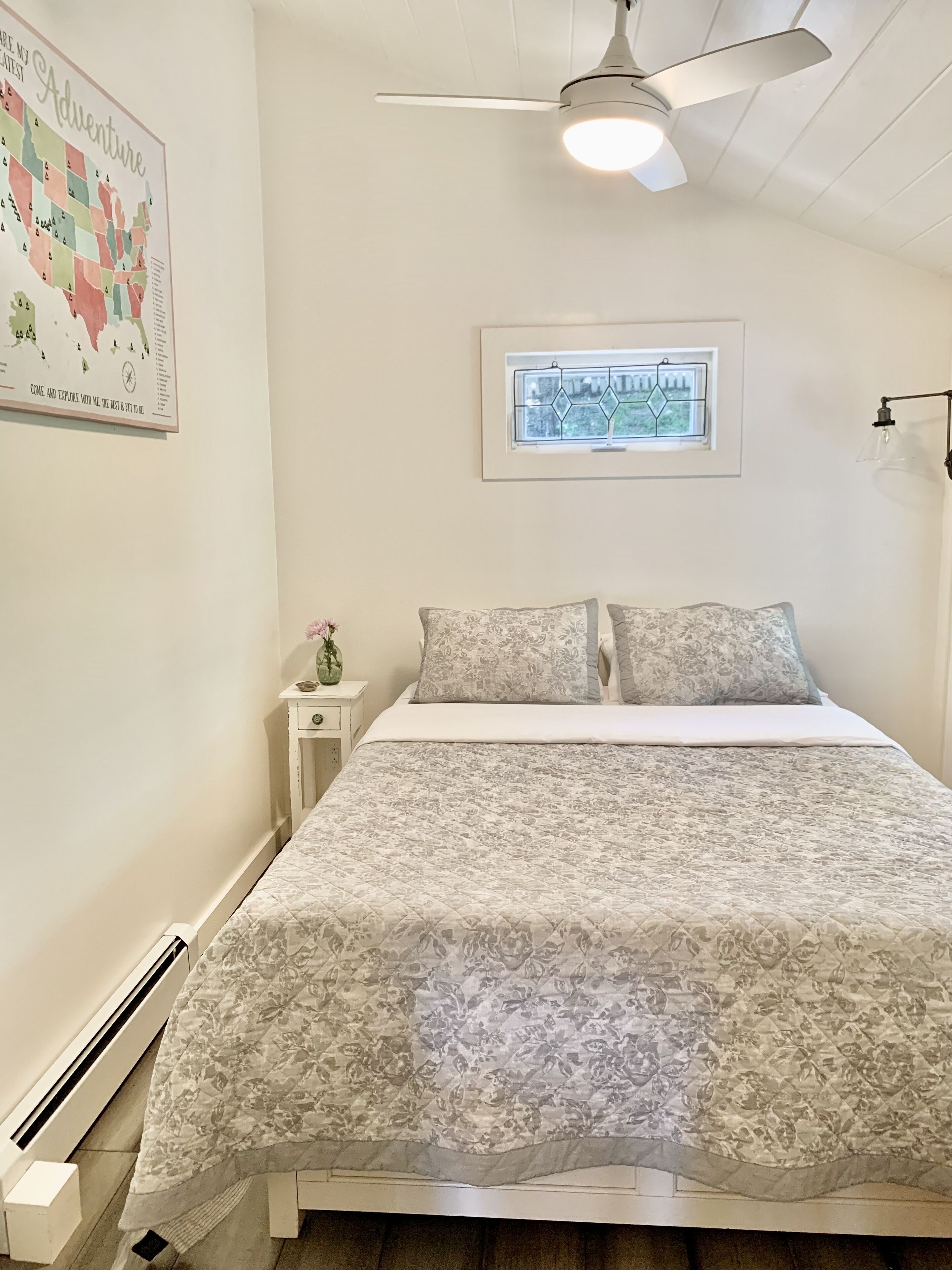 1 bedroom, desk, travel cot, WiFi