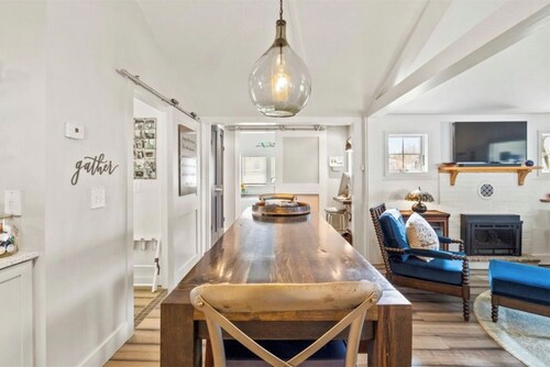 Lakeview retreat with beach access. Stylish home just steps from Deep Run Beach.