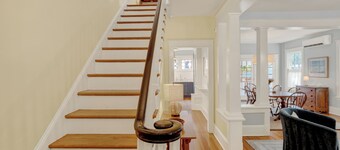 Historic & sunny home w/ Fireplace steps from USNA & Downtown Annapolis