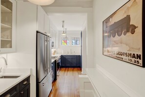 Fridge, microwave, oven, stovetop - Historic & sunny home w/ Fireplace steps from USNA & Downtown Annapolis (Annapolis)