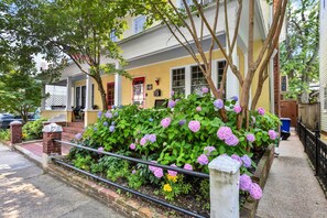 Exterior - Historic & sunny home w/ Fireplace steps from USNA & Downtown Annapolis (Annapolis)