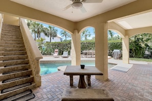 Een verwarmd zwembad