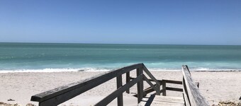 "Pelican Nest"Private Beach & Bay access & Pool 4bedroom 3bath