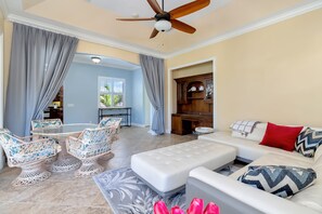 Smart TV, fireplace, DVD player