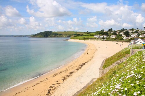 `Bells Chapel` - Private Parking - Great location!