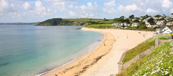 `Bells Chapel` - Private Parking - Great location!