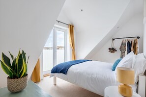 2 bedrooms, desk, iron/ironing board, travel crib