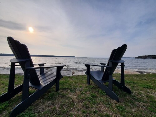 Breathtaking views on the Bay! Waterfrontage!