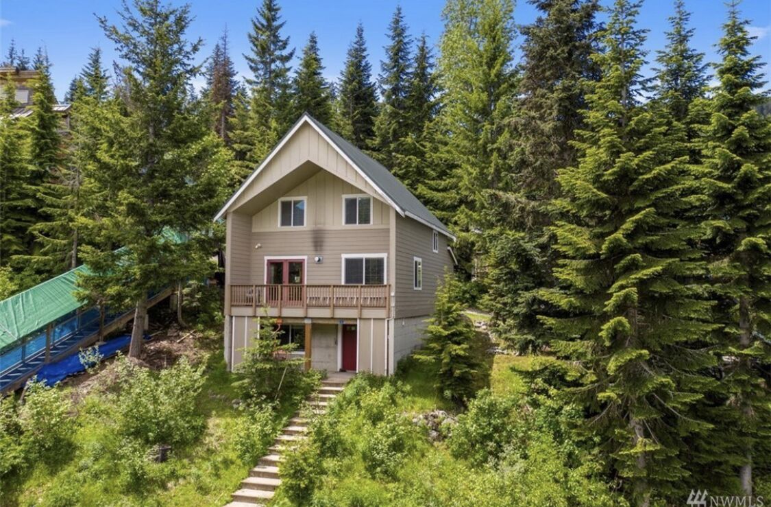 Snoqualmie Pass Cabin Walking Distance to Lifts