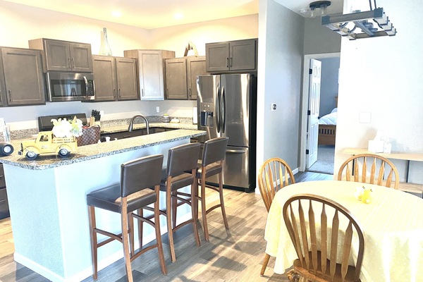 Kylskåp, mikrovågsugn, ugn och spishäll