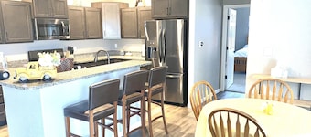 Bee Our Guest * Entire 3 Bedroom Place * Lots of Natural Light