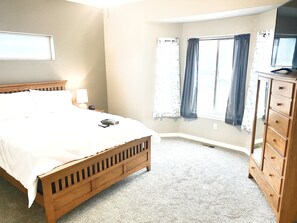 3 bedrooms, iron/ironing board, travel cot, free WiFi