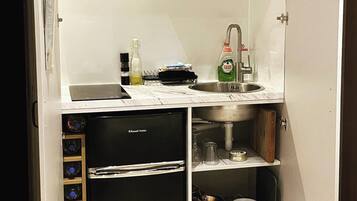 Fridge, microwave, stovetop, electric kettle