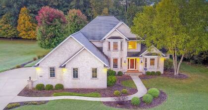 Huge home with theater, hot tub, golf cart, and just minutes from Lambeau Field!