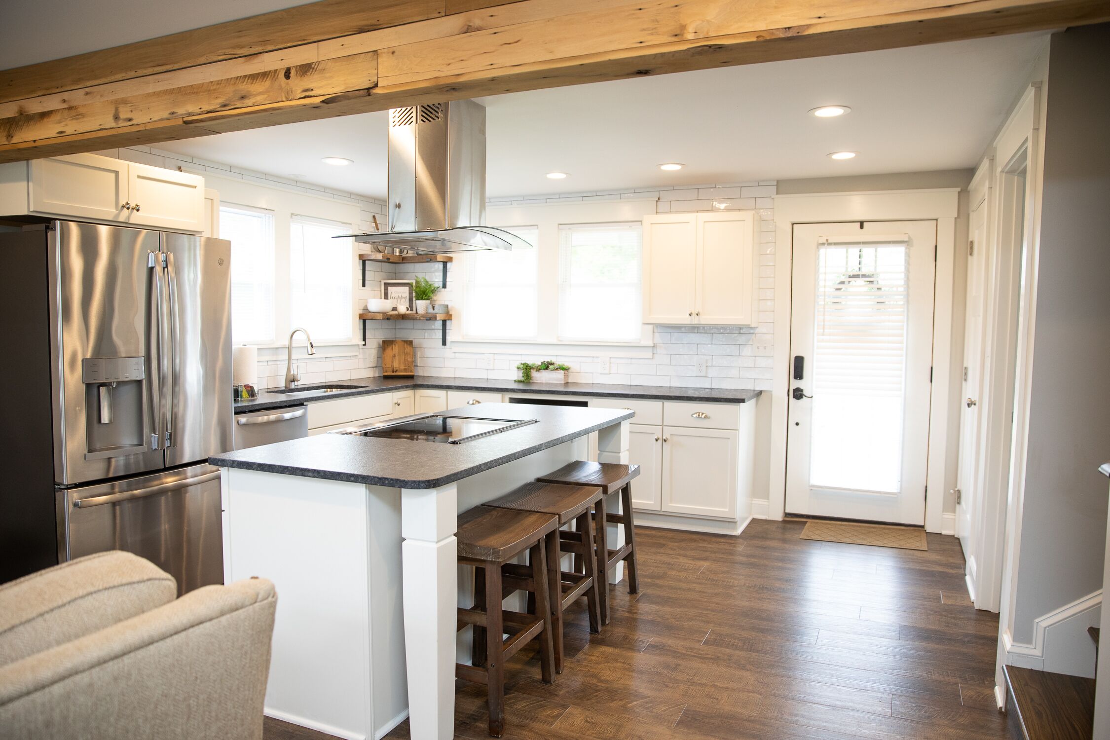 Køleskab, mikrobølgeovn, ovn, kogeplade