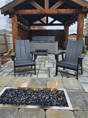 Terrace/patio - Beautiful Bristol Bungalow w/ Firepit- 5 mins to downtown & 6 mins to Casino (Bristol)