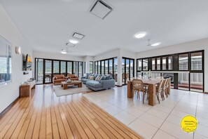 Interior - Penthouse living at the Port of Airlie (Airlie Beach)