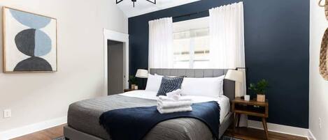 3 Schlafzimmer, Schreibtisch, Bügeleisen/Bügelbrett, Reisekinderbett