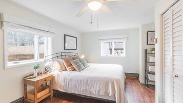 2 bedrooms, desk, iron/ironing board, free WiFi