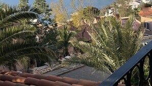 A coastal town with a view of the sea, terraced houses, and palm trees. - Villa for rent in Club Patara holiday village (Kaş)