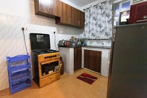 Fridge, microwave, oven, blender
