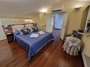 4 bedrooms, desk, iron/ironing board, travel crib