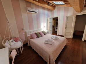 4 bedrooms, desk, iron/ironing board, travel cot