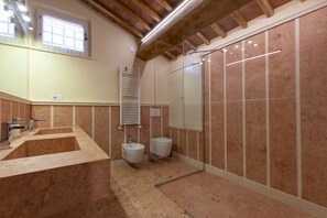 Bathtub, jetted bath, hair dryer, bidet