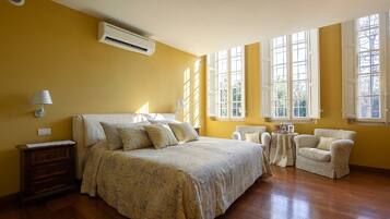 4 Schlafzimmer, Schreibtisch, Bügeleisen/Bügelbrett, Reisekinderbett